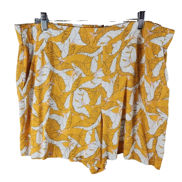 NWT, Nine West, woman's yellow and white floral print shorts. Sz XL - Picture 2 of 6